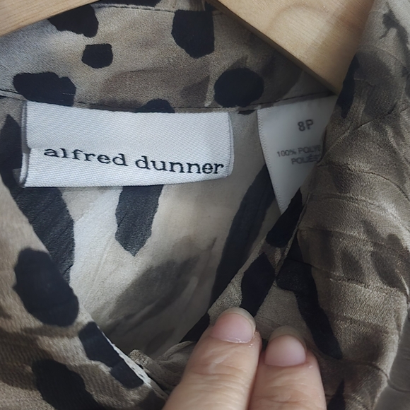 Animal print blouse size 8p - Picture 4 of 4